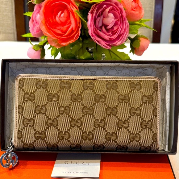 Authentic Gucci Tan Monogram Zippy Wallet - Picture 3 of 15